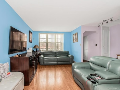 3337 Eastchester Rd unit 1, Bronx, NY 10469 - photo 2