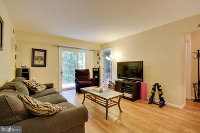 20233 Shipley Terrace unit 3-A-301, Germantown, MD 20874 - photo 4