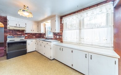 275 Sterling St, Clinton, MA 01510 - photo 6