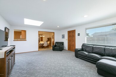 Family rm & eating area!