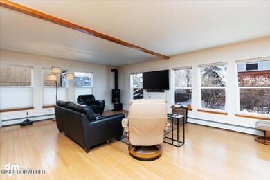 05-Living Room 20220131-DW-6437