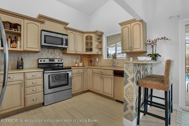 Kitchen/Bar