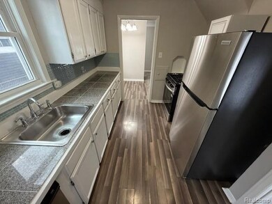 358 W Elza Ave, Hazel Park, MI 48030 - photo 6