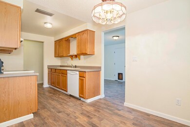 955 Crest Dr, Central Point, OR 97502 - photo 6