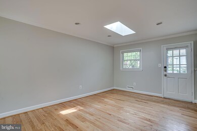 9301 Santayana Dr, Fairfax, VA 22031 - photo 3