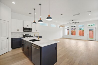 122 E 32nd St, Houston, TX 77018 - photo 6