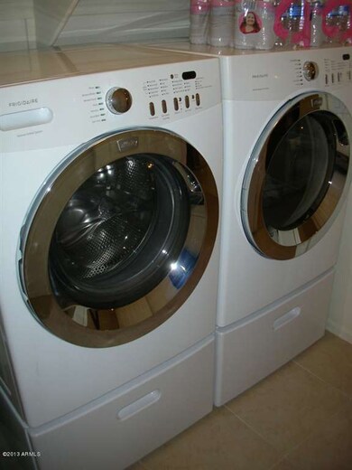 Frigidaire Washer & Dryer Included!