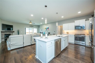 9922 Marnewood Dr, Johnston, IA 50131 - photo 6