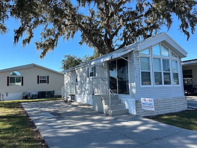 37811 Chancey Rd unit 195, Zephyrhills, FL 33541 - photo 2