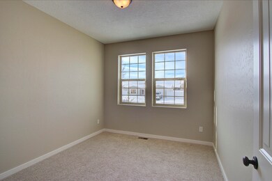 Bedroom 2-2<|><|>