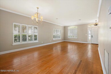04-Dining & Living Room