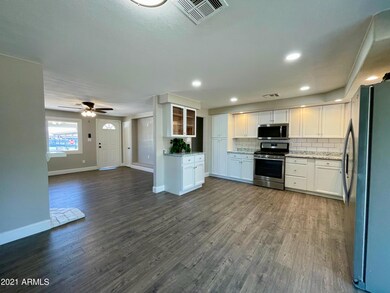 6402 W Monte Vista Rd, Phoenix, AZ 85035 - photo 2