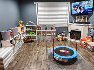 4014 Jodi Dr, Waterloo, IA 50701 - photo 6