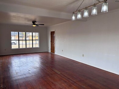 1513 P B Ln unit Front House, Wichita Falls, TX 76302 - photo 5