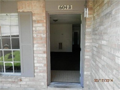 604 Verhalen Rd unit B, Alvin, TX 77511 - photo 4