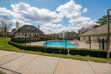 24969 Auburn Ln unit 4, Southfield, MI 48033 - photo 2