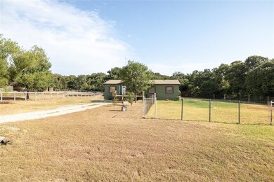 122 Northwoods Ct, Azle, TX 76020 - photo 3