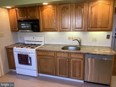 306 Broomall St, Folsom, PA 19033 - photo 6