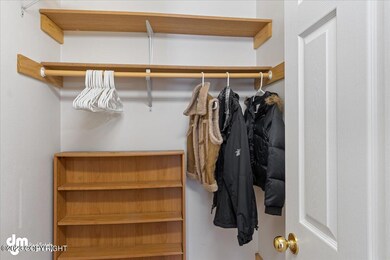16-Primary Bedroom_ELI07908