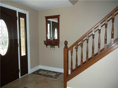 Foyer LOVELY NEUTRAL CERAMIC PELLA DOOR