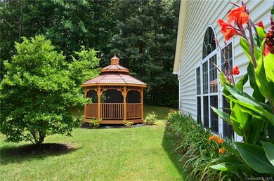 Gazebo with Electricity and Ceiling Fan