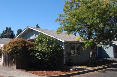 1009 SW Central Ave, Grants Pass, OR 97526 - photo 2
