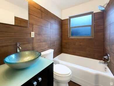 Full bath with washtub / shower combination and vanity