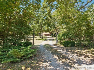 Entrance of driveway