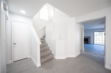 2828 Edge Rock Cir, Las Vegas, NV 89117 - photo 7