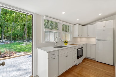 498 Beechwood St, Cohasset, MA 02025 - photo 2