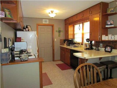 lots of cabinets and counter space