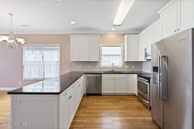 50_KitchenTight3_mls