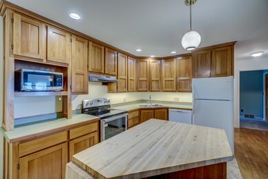 619 Grand View Hts Butcher Block.jpg
