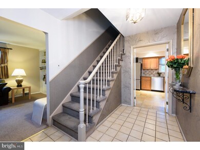 426 Hampshire Dr, Broomall, PA 19008 - photo 4