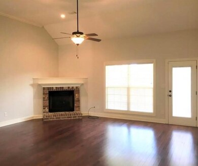 107 Burnt Hickory Ct, Warner Robins, GA 31088 - photo 2