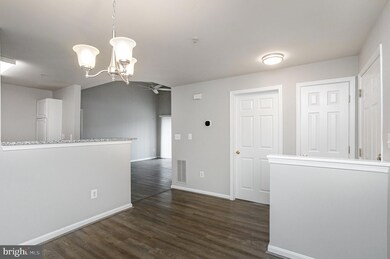 1060 Gardenview Loop unit 404, Woodbridge, VA 22191 - photo 6