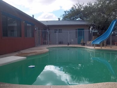 pool w/slide & diving board