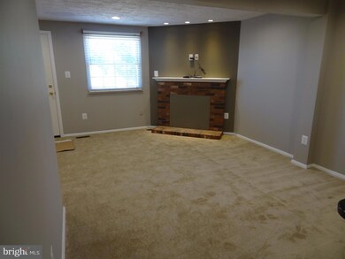 5924 Rowanberry Dr, Elkridge, MD 21075 - photo 5