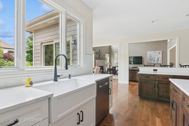 76 Landon Cir, Wheaton, IL 60189 - photo 2