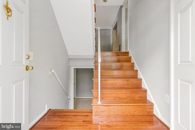 8020 Sleepy View Ln, Springfield, VA 22153 - photo 4