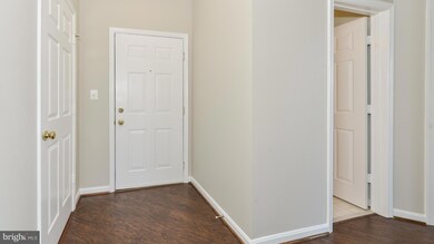 46614 Drysdale Terrace unit 203, Sterling, VA 20165 - photo 5