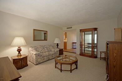 Den/Bonus Room