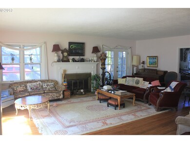 580 NW 4th Ave, Canby, OR 97013 - photo 2