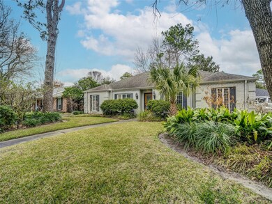 10018 Overbrook Ln, Houston, TX 77042 - photo 2