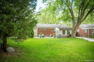 1577 E Melton Rd, Birmingham, MI 48009 - photo 2