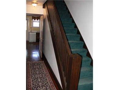 Entry/Foyer.