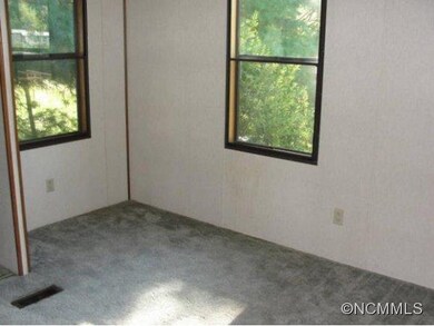 518 Carolina Cir, Hendersonville, NC 28792 - photo 6