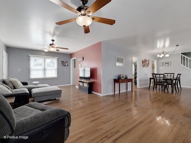 885 S Fairfield Ave, Elmhurst, IL 60126 - photo 6