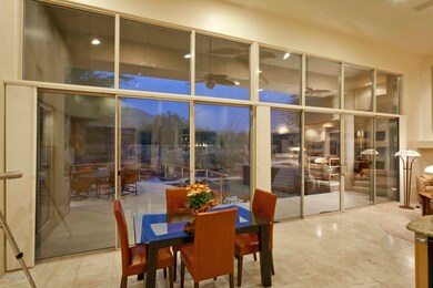 WALL OF GLASS TO VIEWS & OUTDOORS
