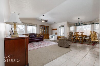 05 Family & Dining Room